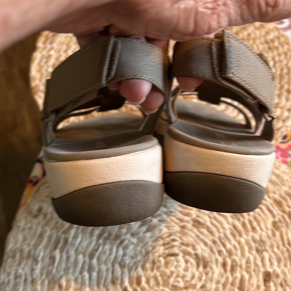 Sandals - Picture 2 of 8